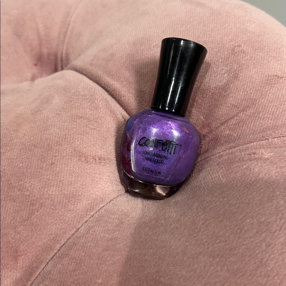 Confetti Long‎ Wearing Nail Color in Purple Parade 075